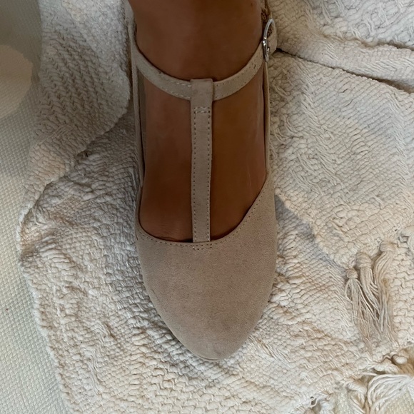 Size 7.5 suede heels - Picture 5 of 9